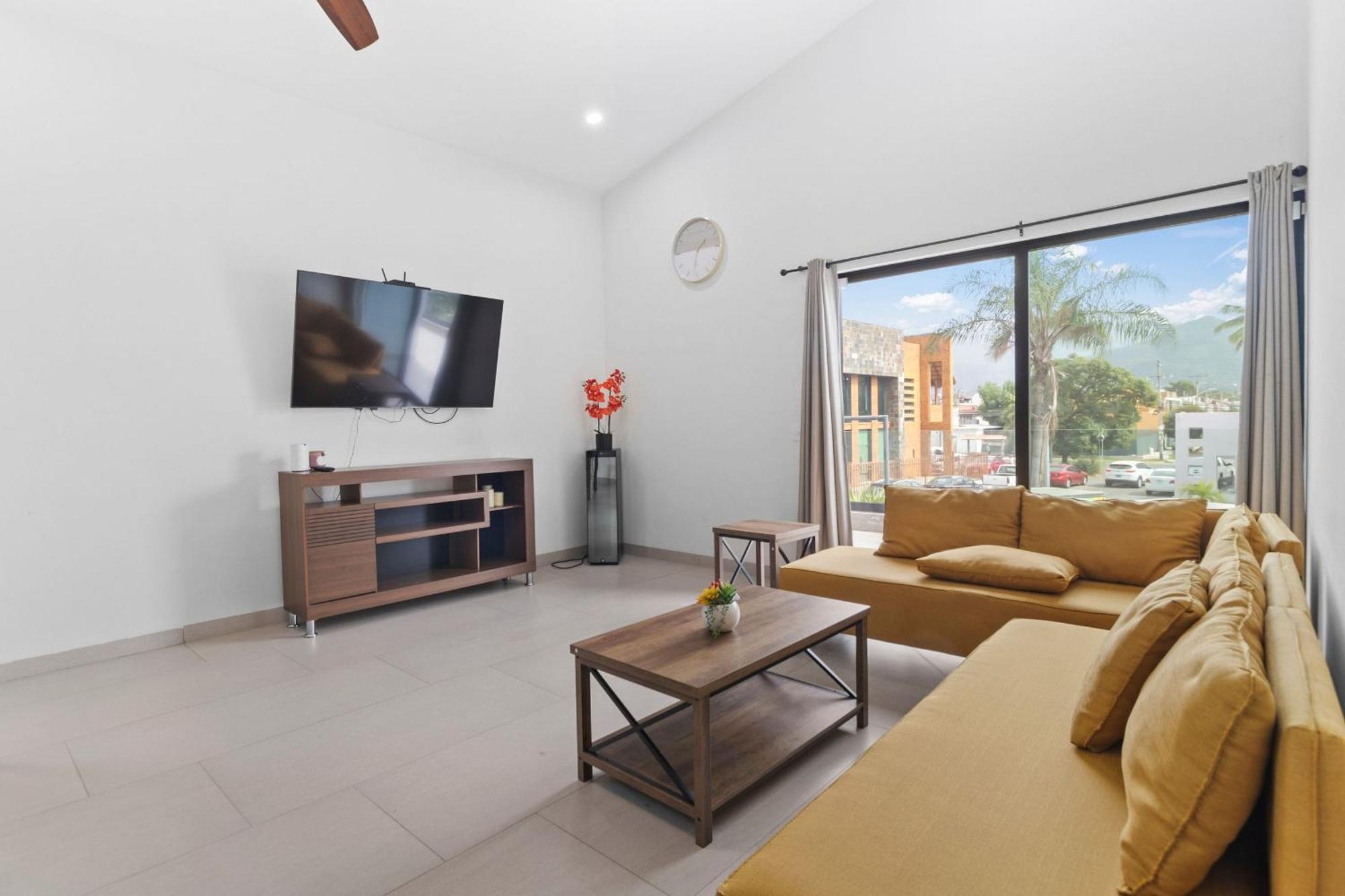 Apartment Casa Bella- 2bed, 3bath W/pool And Parking