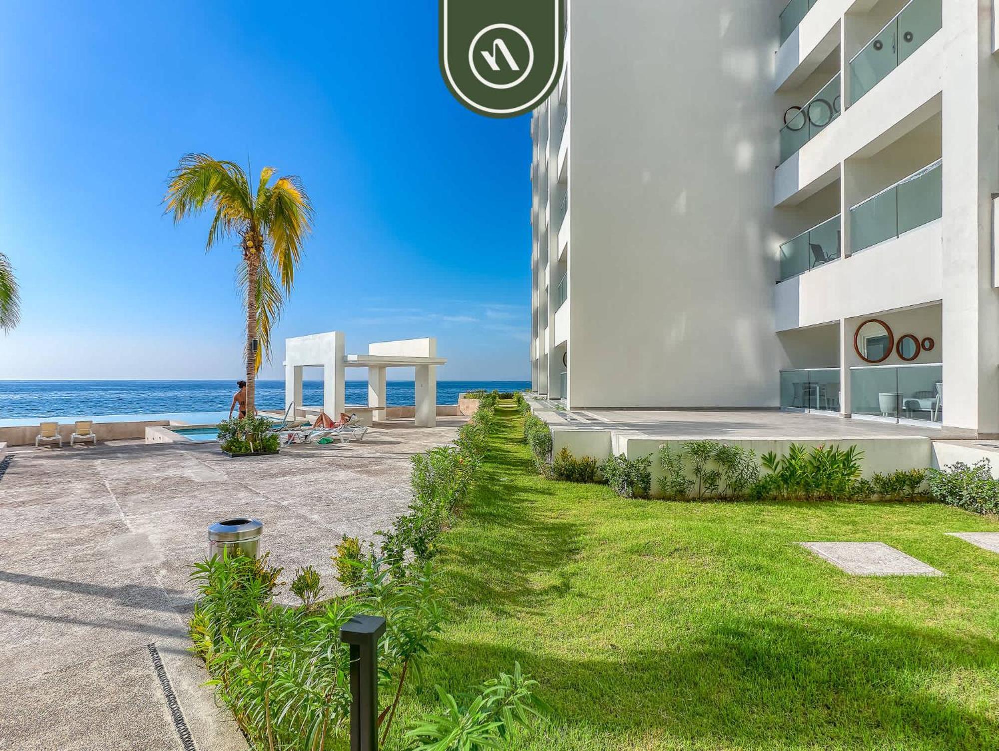 Stunning Oceanfront - Club - Pools Puerto Vallarta