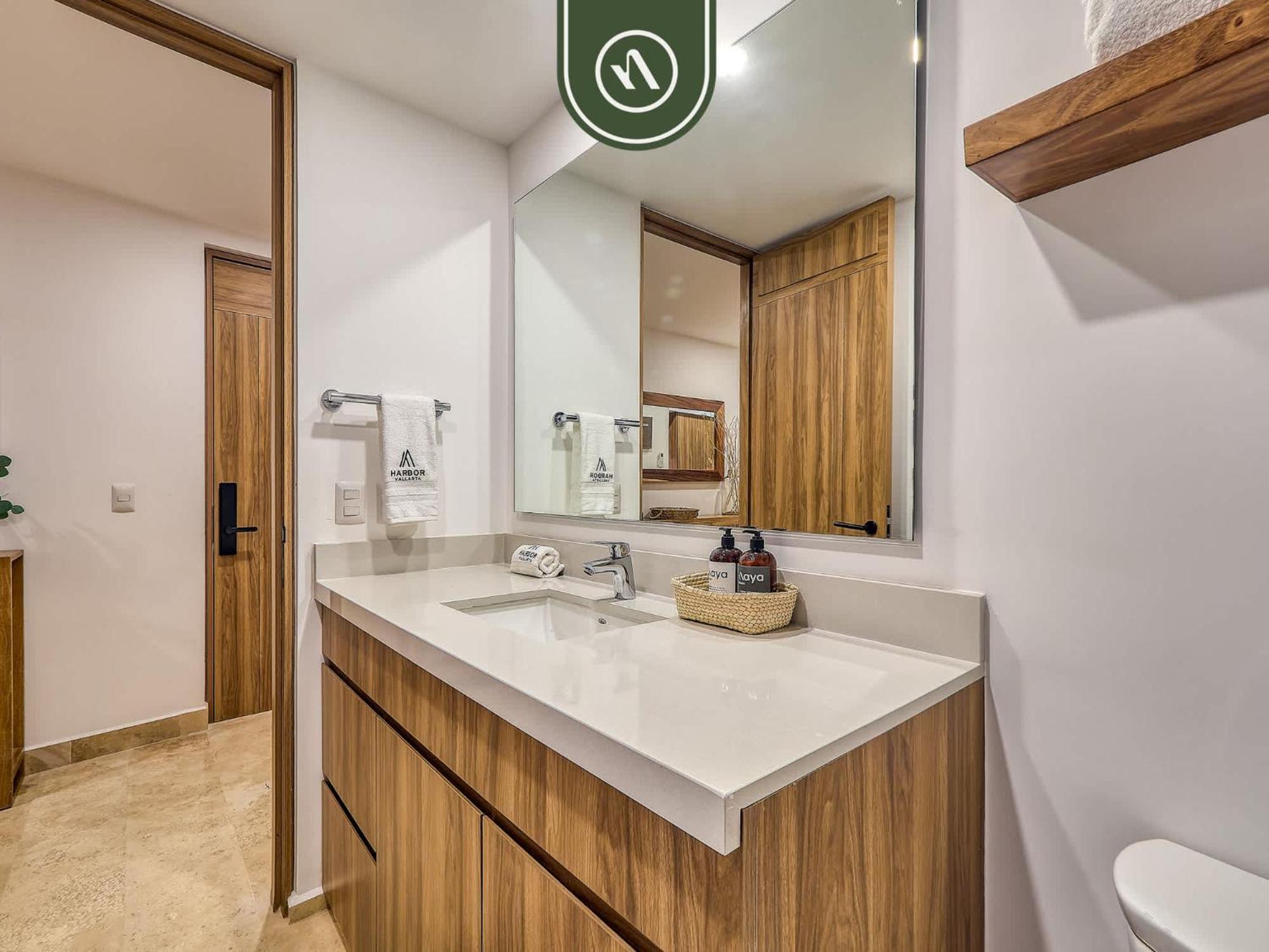 Stunning Oceanfront - Club - Pools Apartment *