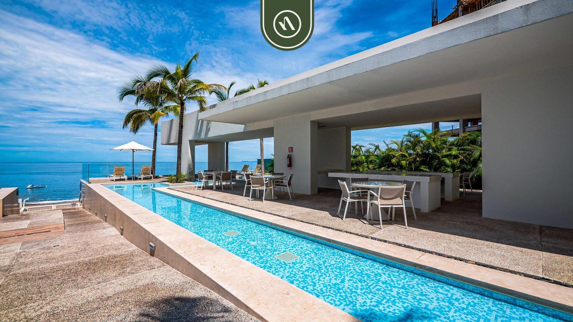 Stunning Oceanfront - Club - Pools Apartment Puerto Vallarta