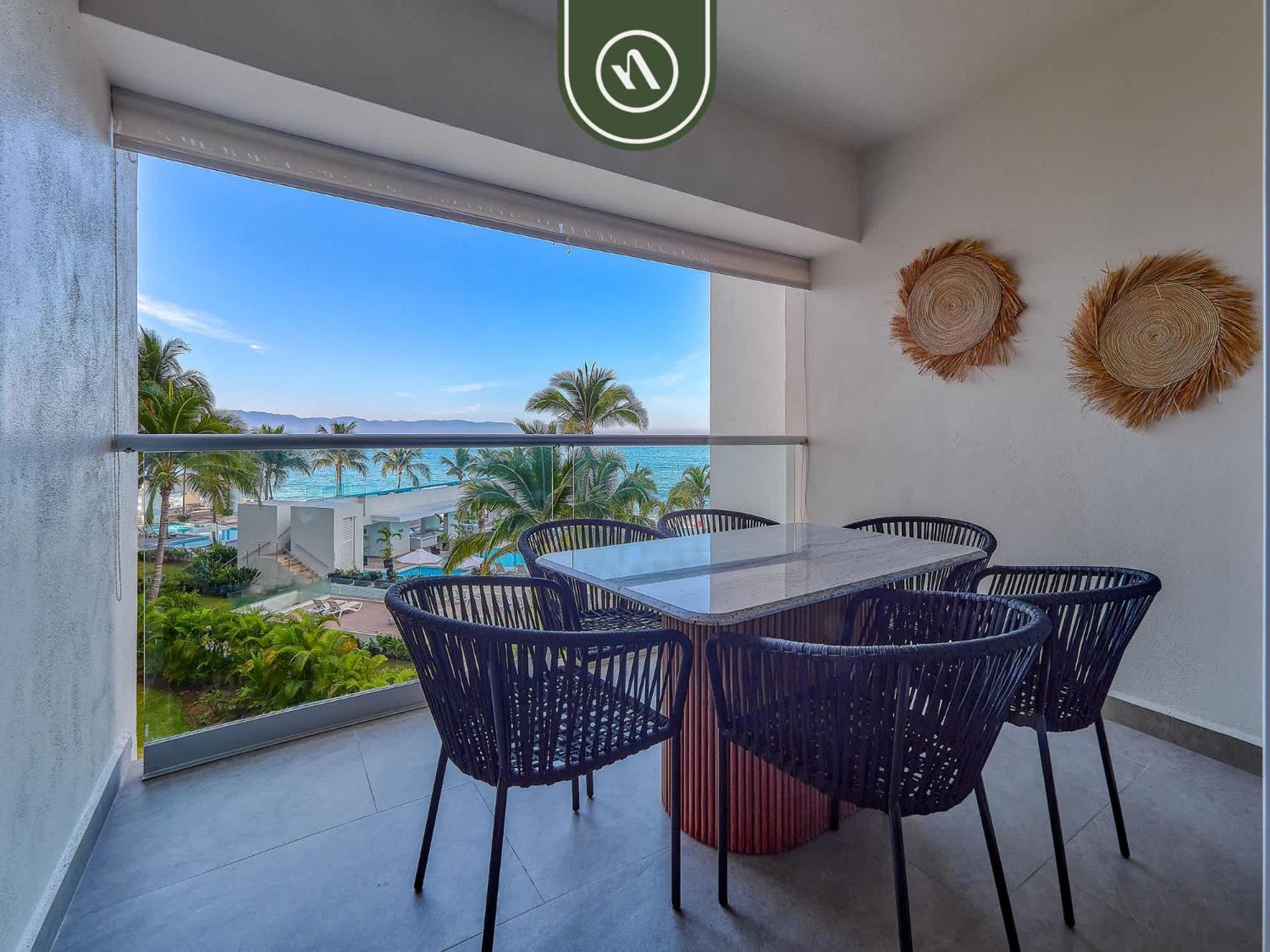 Stunning Oceanfront - Club - Pools Apartment