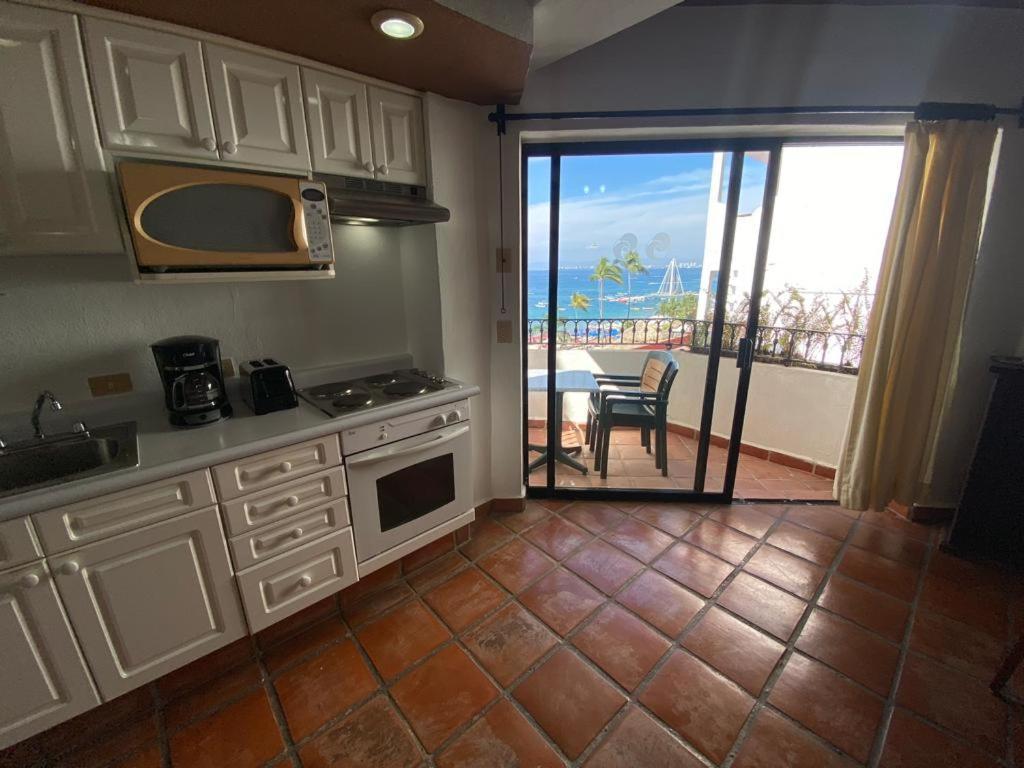 Apartamento One Street -beach Front Spacious 1bd 1ba Fabulous View In Zona Romantic Puerto Vallarta