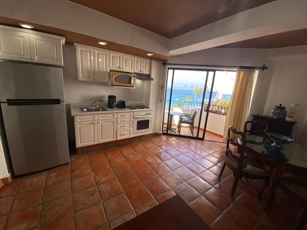 Apartamento One Street -beach Front Spacious 1bd 1ba Fabulous View In Zona Romantic Puerto Vallarta