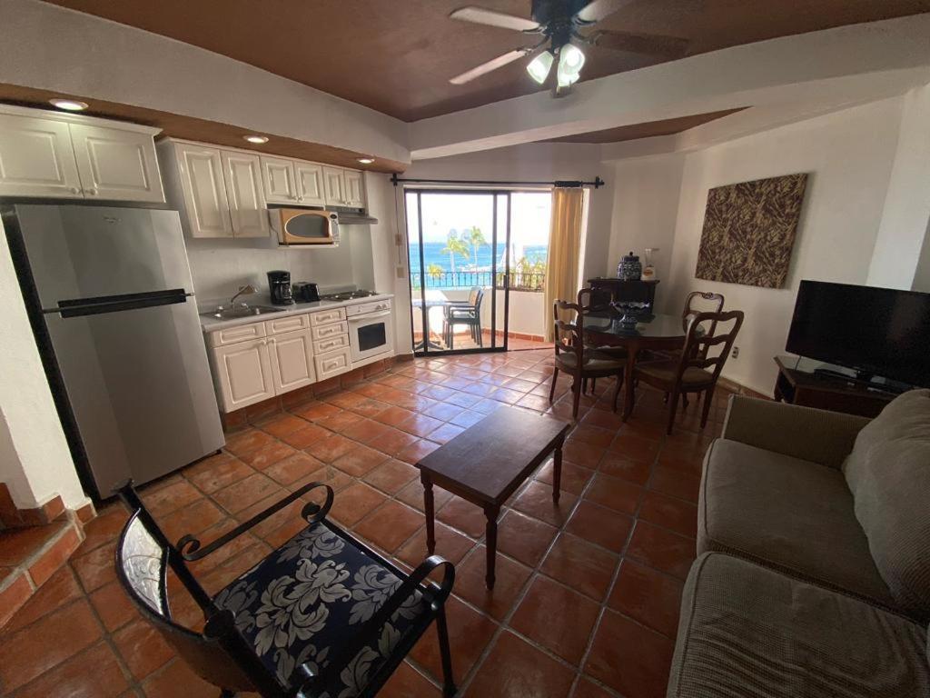 One Street -beach Front Spacious 1bd 1ba Fabulous View In Zona Romantic Puerto Vallarta