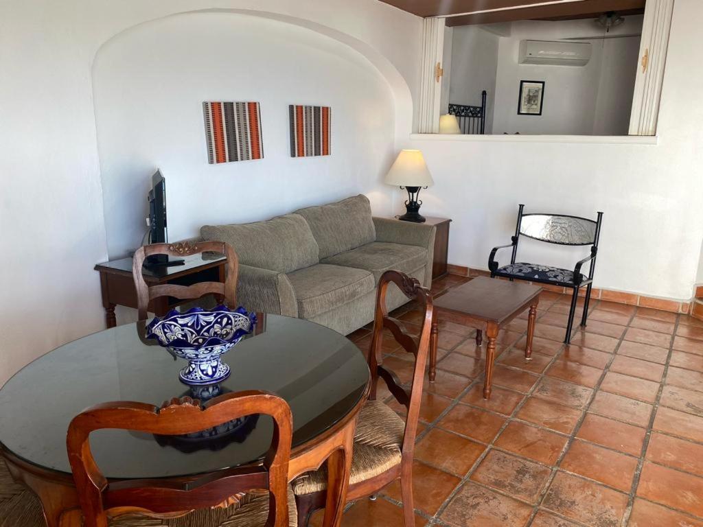 One Street -beach Front Spacious 1bd 1ba Fabulous View In Zona Romantic Apartamento *