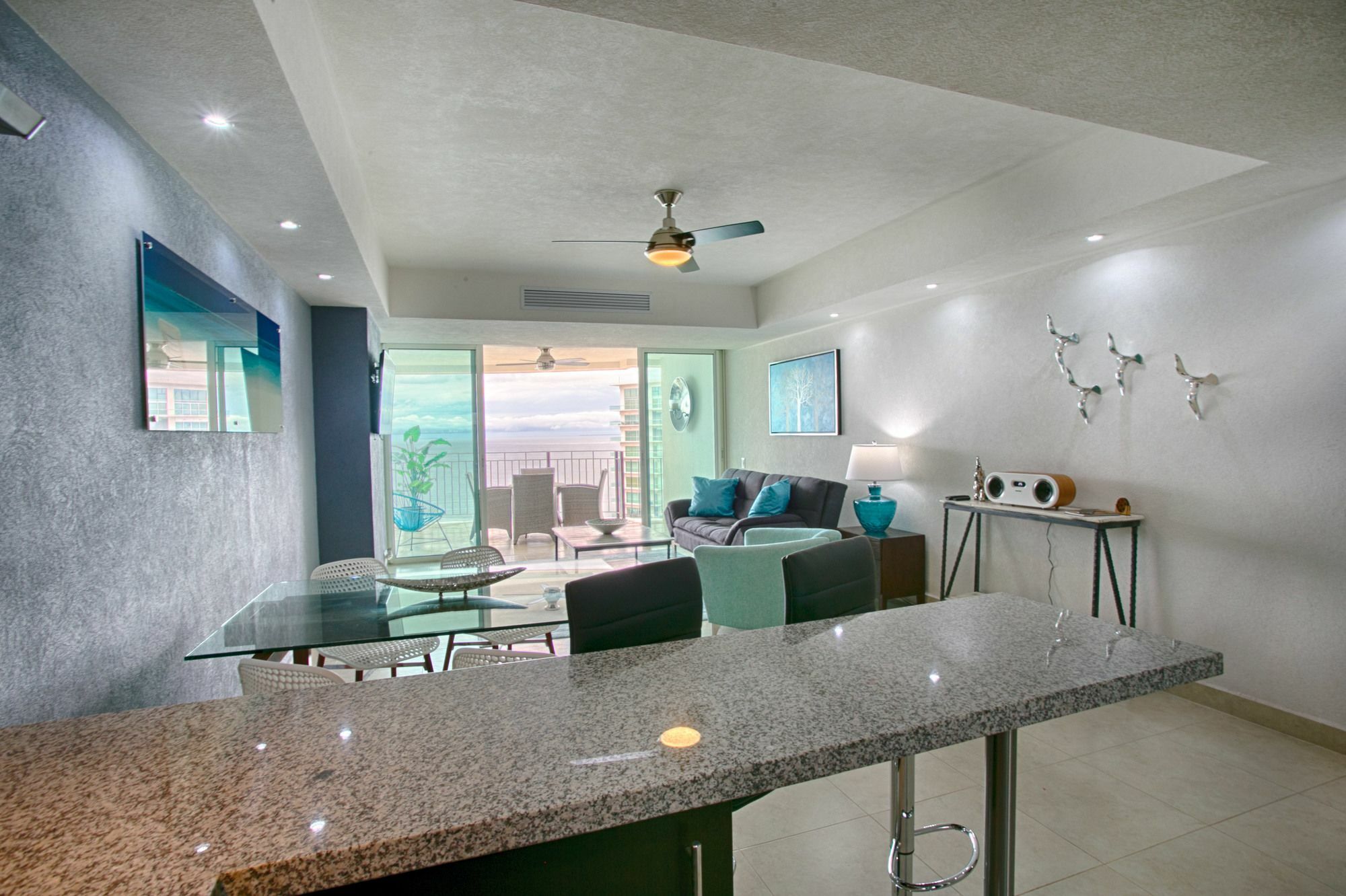 Hotel 24th Floor Beachfront 1 Bedroom 3*