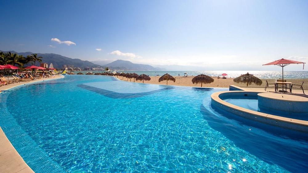 24th Floor Beachfront 1 Bedroom 3*