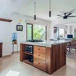 Ocean View 2Br Condo-Balcony-Beach-Pool