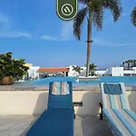 1Br Condo With Rooftop Pool - Romantic Zone