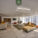 Luxury Oceanfront 2Br Condo With Private Balcony