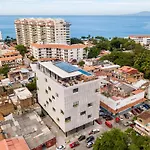 Chic, Spacious Condo, Great Walkability, Pool, Gym, Rooftop Views