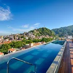 Chic, Spacious Condo, Great Walkability, Pool, Gym, Rooftop Views
