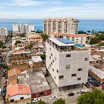 Chic, Spacious Condo, Great Walkability, Pool, Gym, Rooftop Views