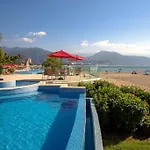 Beachfront Condo With Access To Pools, Gym, Tennis Court