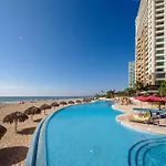 Beachfront Condo With Access To Pools, Gym, Tennis Court