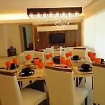 Unlimited Luxury Villas - Del Canto Condo