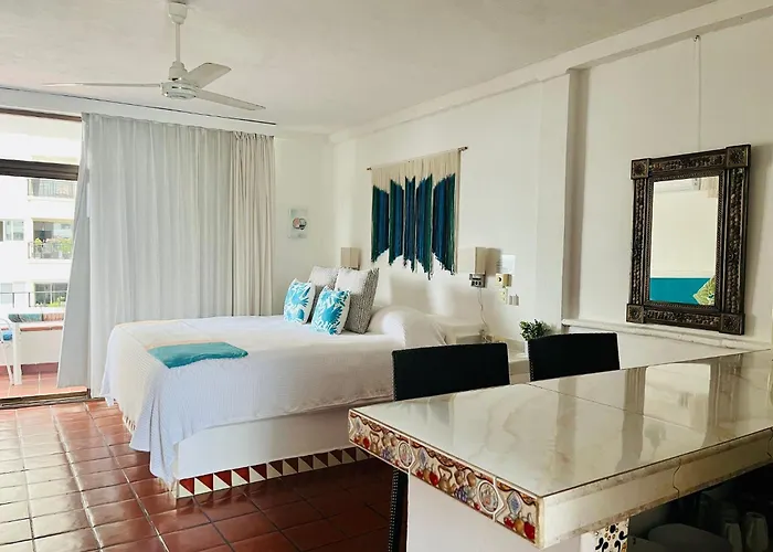 Beautiful Jr Suite In The Heart Of Puerto Vallarta Half A Block From The Beach