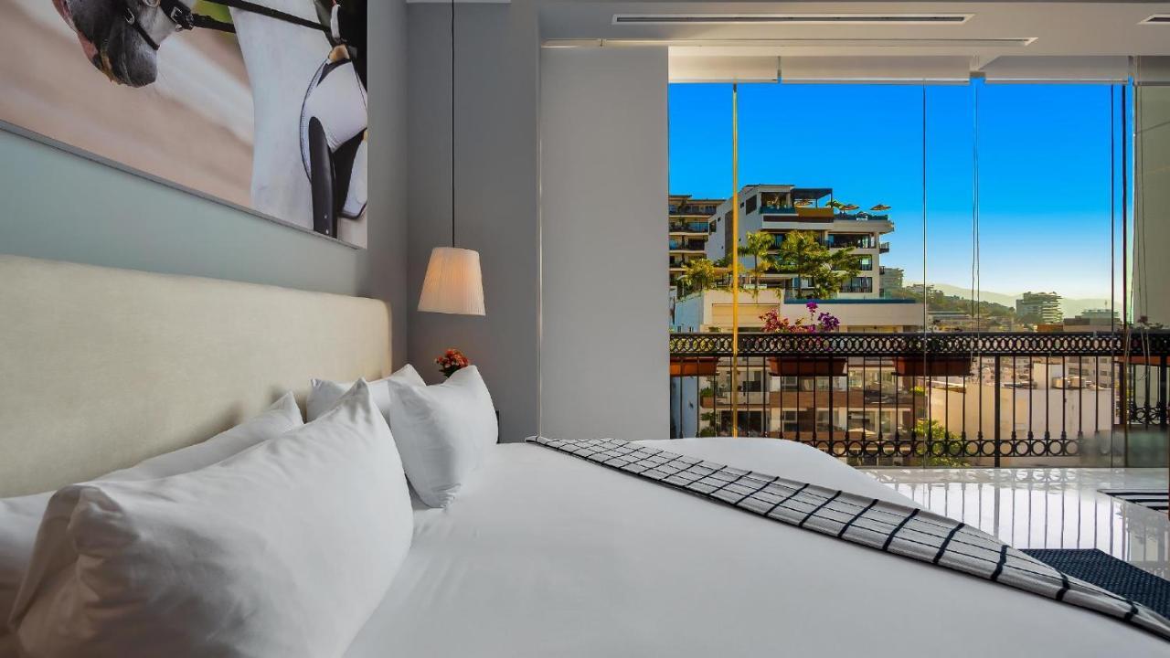 Pier 57 - 709 Stunning View 2 Bedroom Romantic Zone *