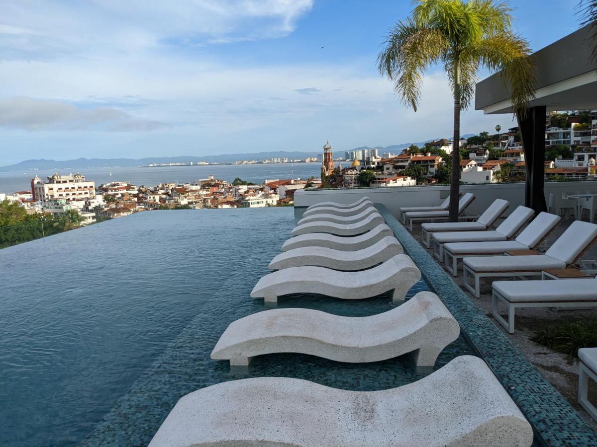 Romantic With Stunning Rooftop Pool And Jacuzzi In Pv By Alterhome Apartamento Puerto Vallarta