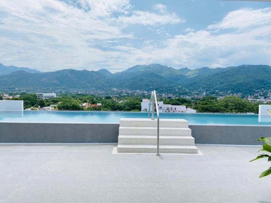 New Versalles Unit With Rooftop Pool