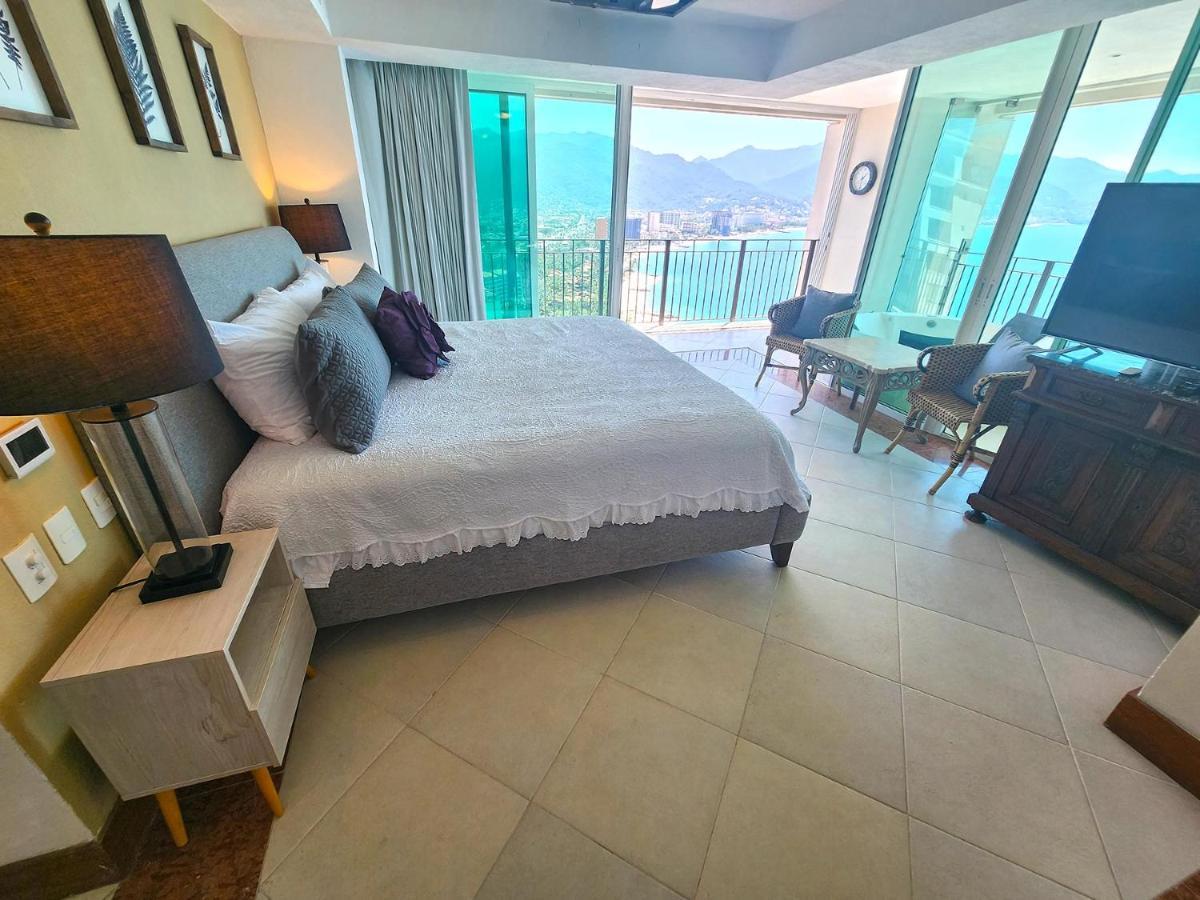 Amazing Views, Beachfront Grand Venetian Apartment