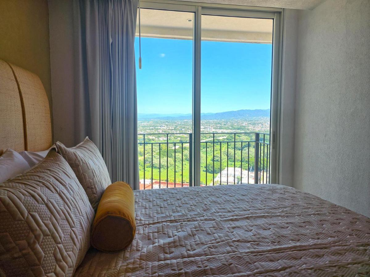 Amazing Views, Beachfront Grand Venetian Apartment