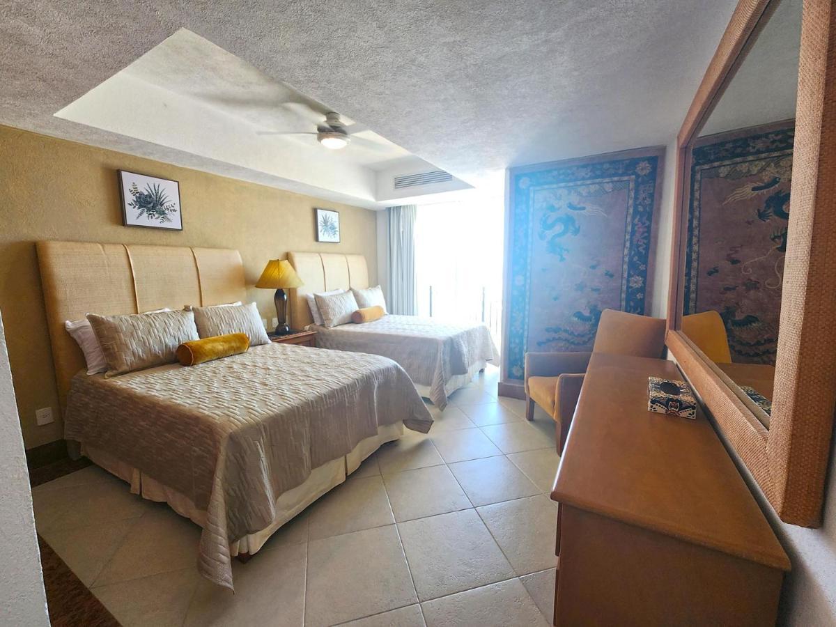 Apartment Amazing Views, Beachfront Grand Venetian Puerto Vallarta