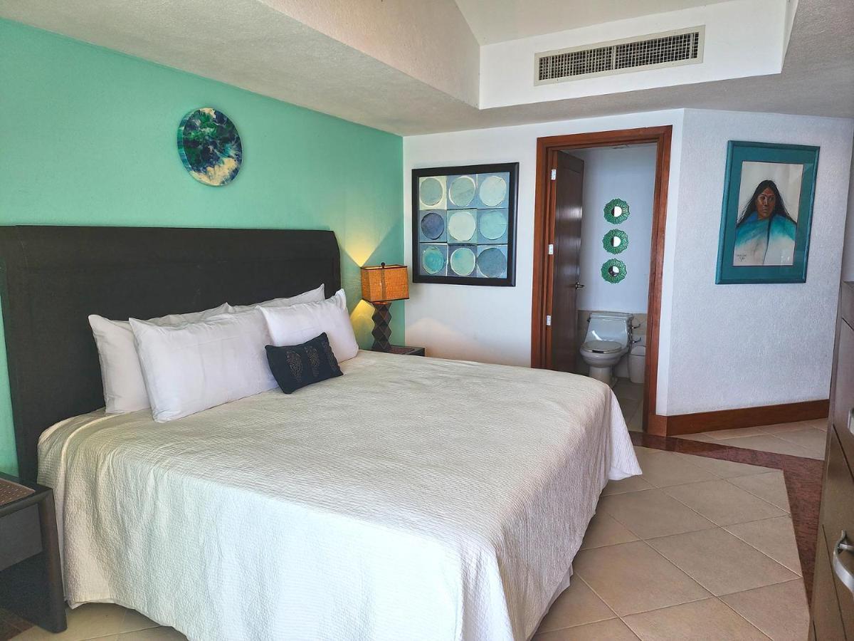 Amazing Views, Beachfront Grand Venetian Apartment