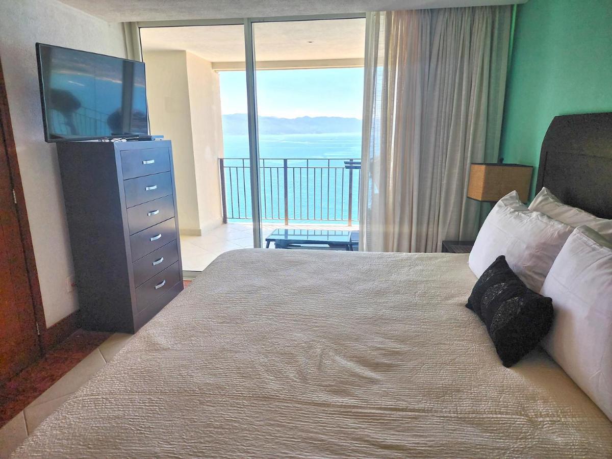 Amazing Views, Beachfront Grand Venetian Apartment