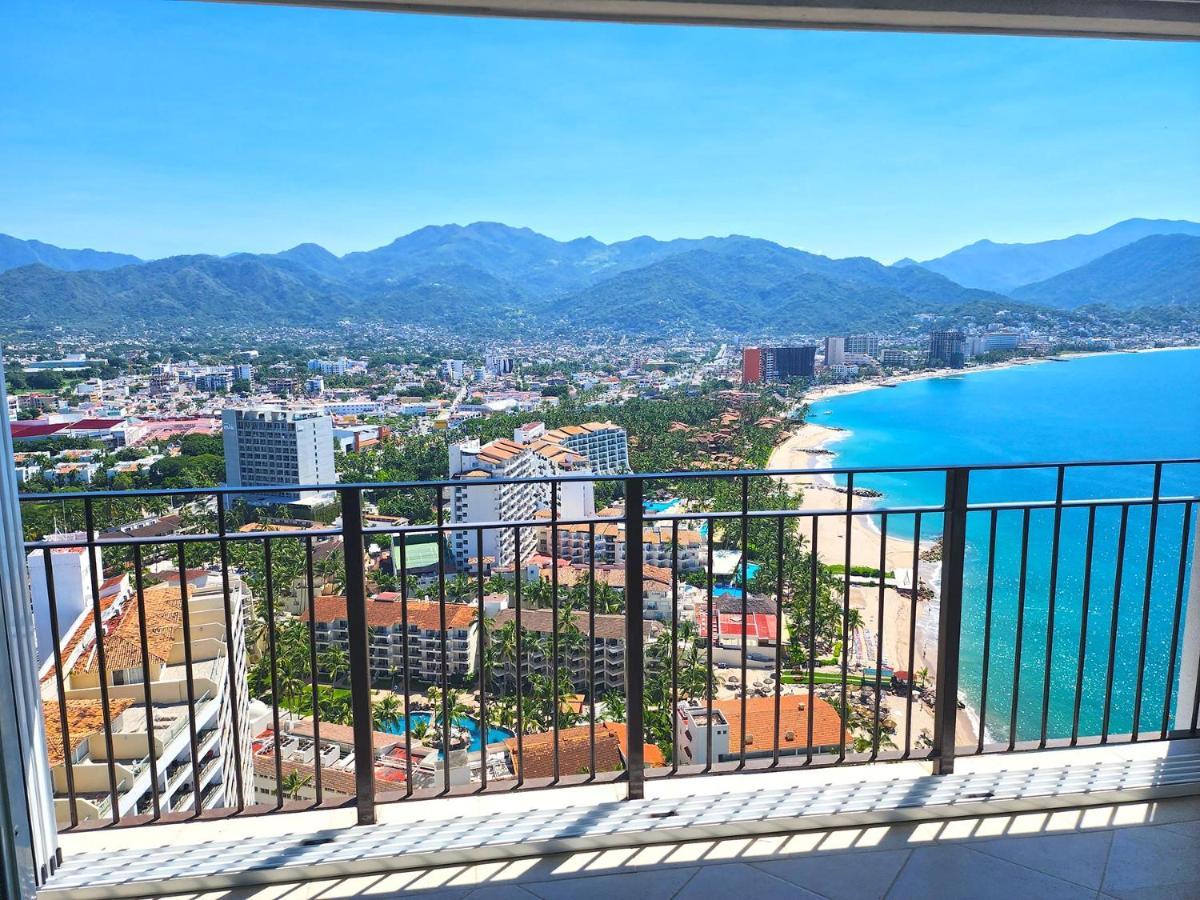 Amazing Views, Beachfront Grand Venetian Apartment