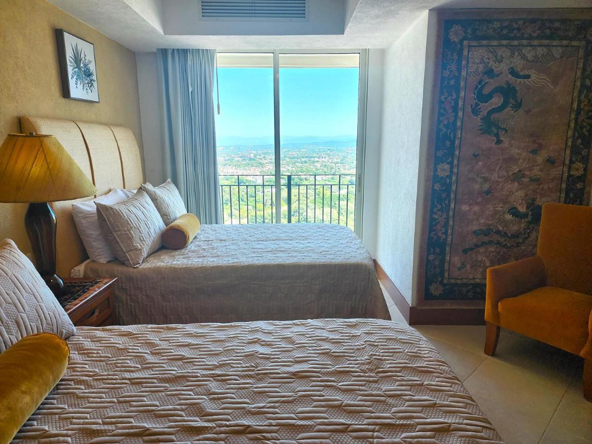 Amazing Views, Beachfront Grand Venetian Apartment Puerto Vallarta