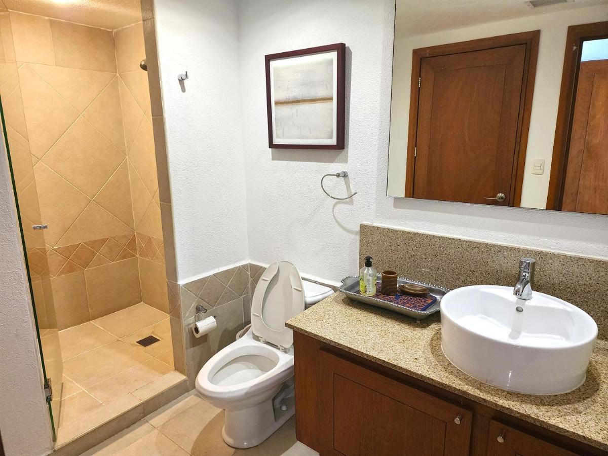 Amazing Views, Beachfront Grand Venetian Apartment