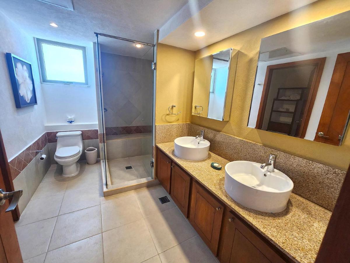 Amazing Views, Beachfront Grand Venetian *