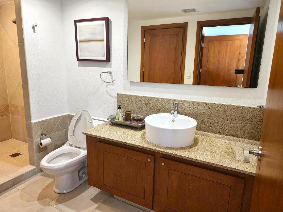 Apartment Amazing Views, Beachfront Grand Venetian Puerto Vallarta