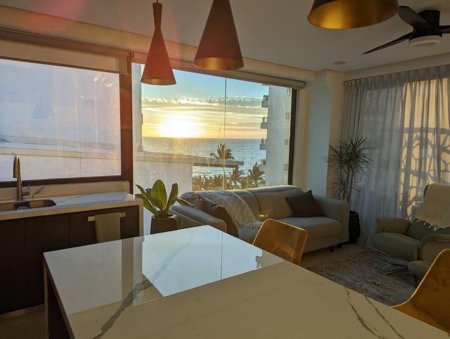 Ocean View Penthouse In P.v. Romantic Zone