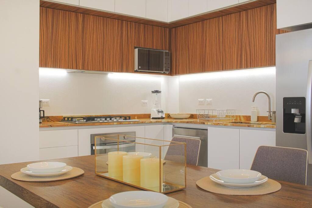 Avida - Stunning Rooftop Pool And Jacuzzi Holiday home *