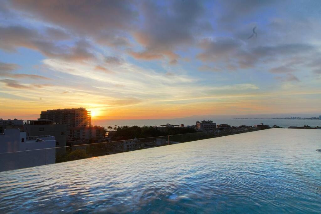 Avida - Stunning Rooftop Pool And Jacuzzi *