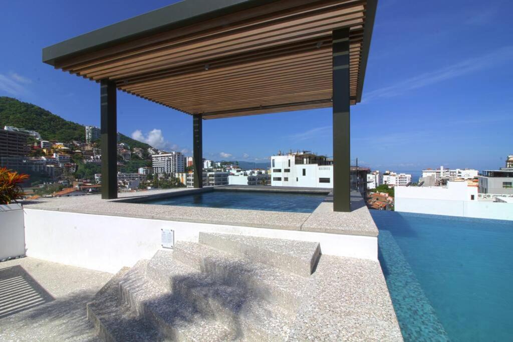 Avida - Stunning Rooftop Pool And Jacuzzi Holiday home *