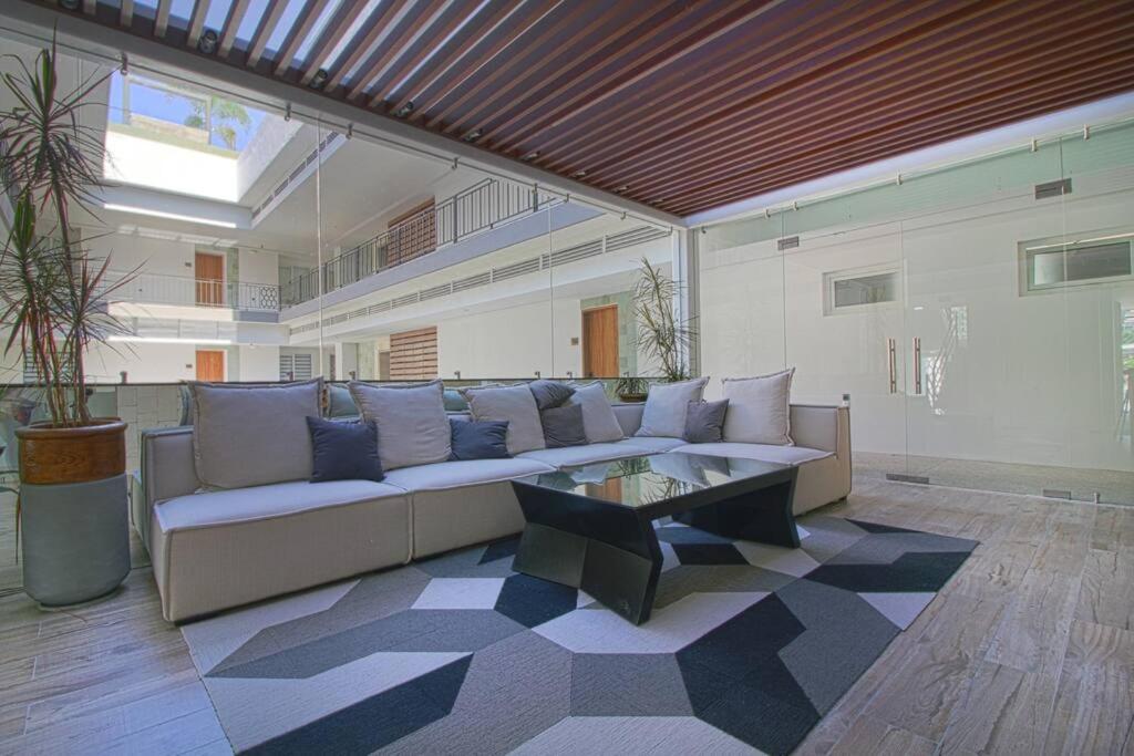Avida - Stunning Rooftop Pool And Jacuzzi Holiday home *