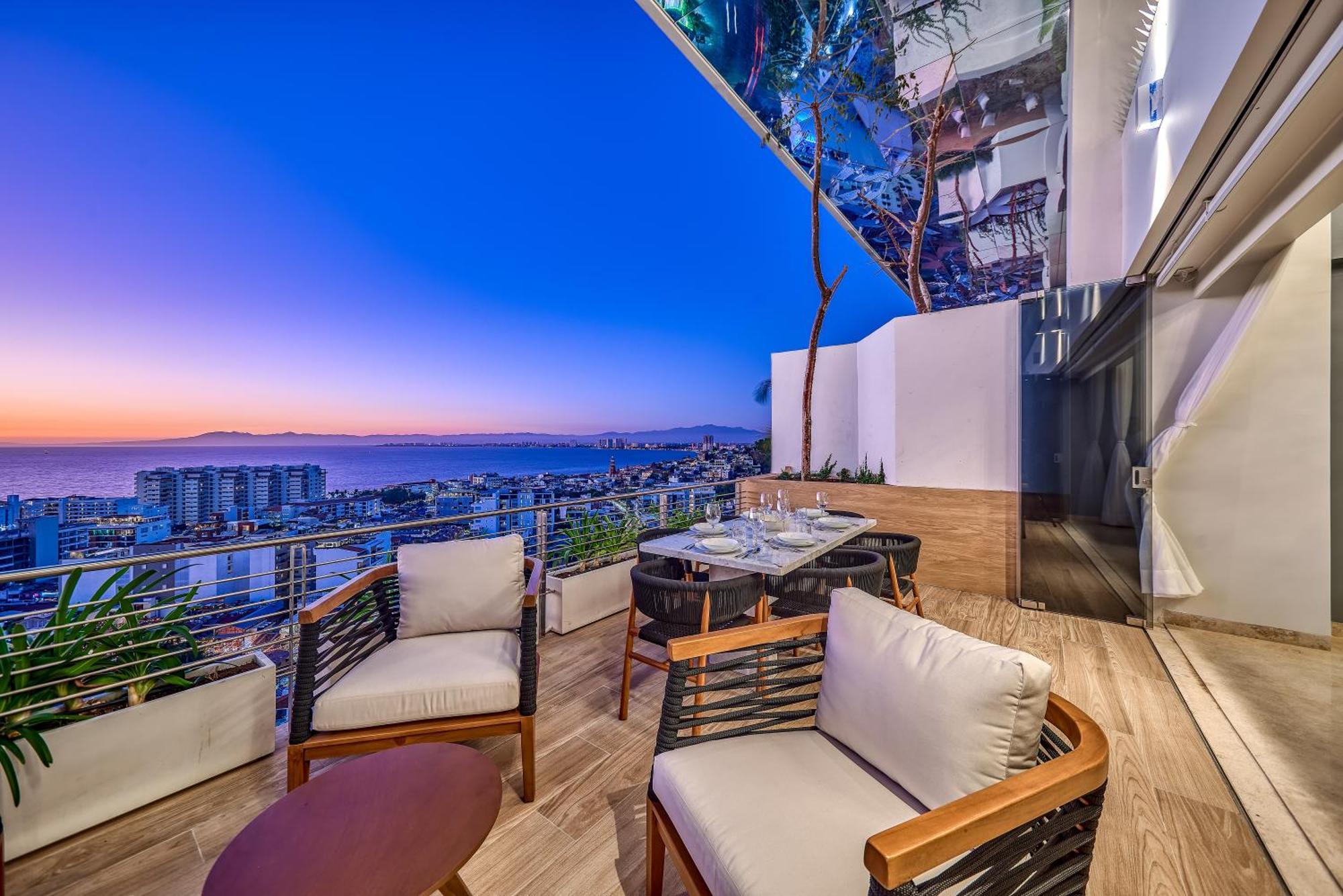 Maxwell Residences Romantic Zone Puerto Vallarta
