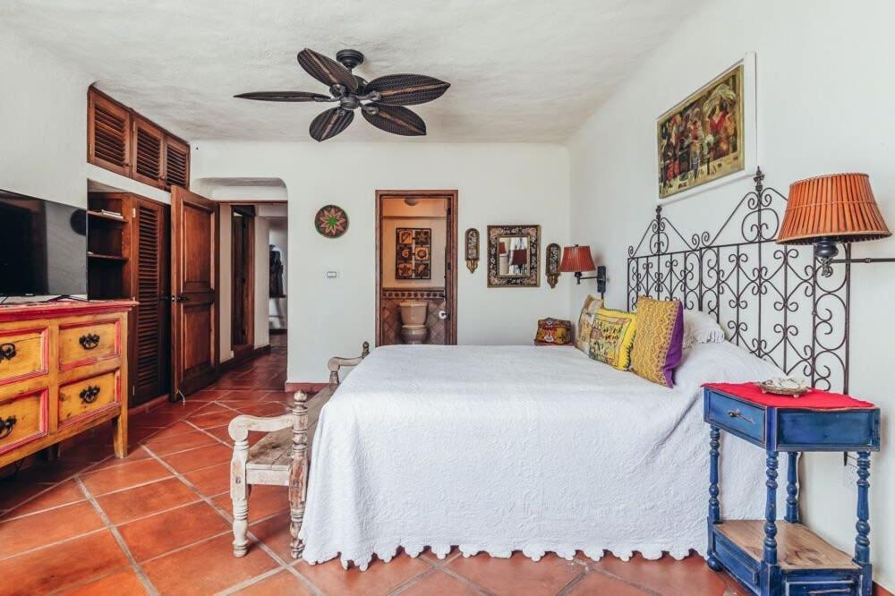 Ocean View 2br Condo-balcony-beach-pool Apartment *