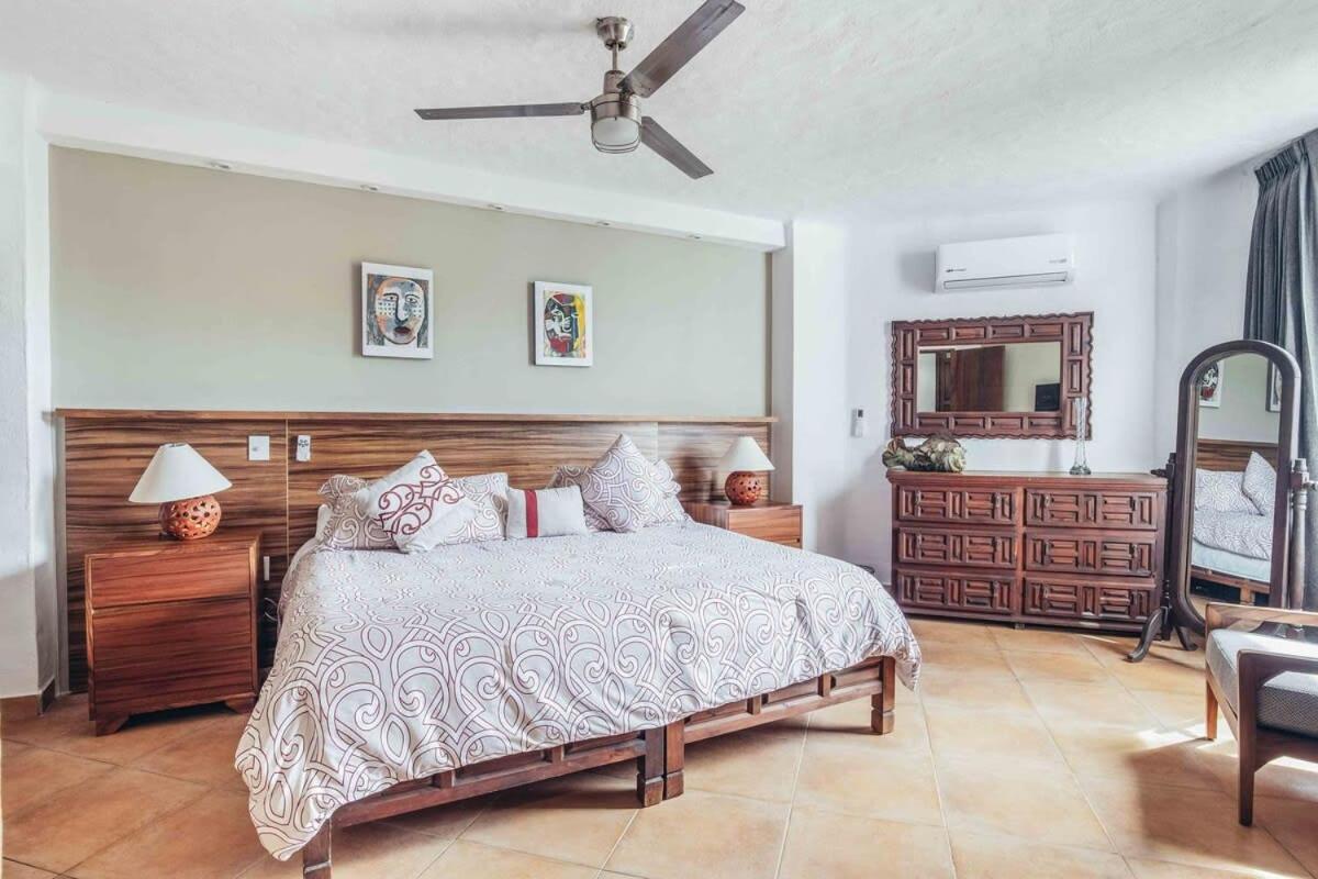 Ocean View 2br Condo-balcony-beach-pool *