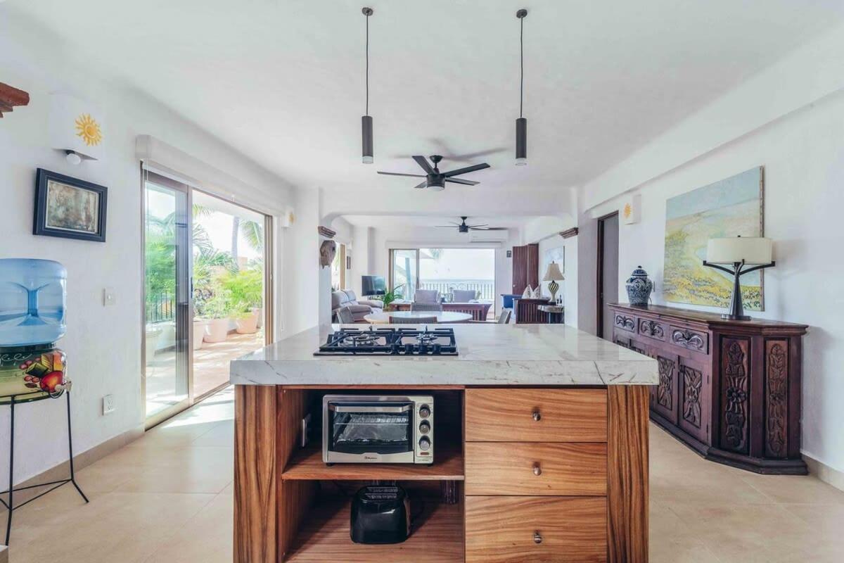 Ocean View 2br Condo-balcony-beach-pool *