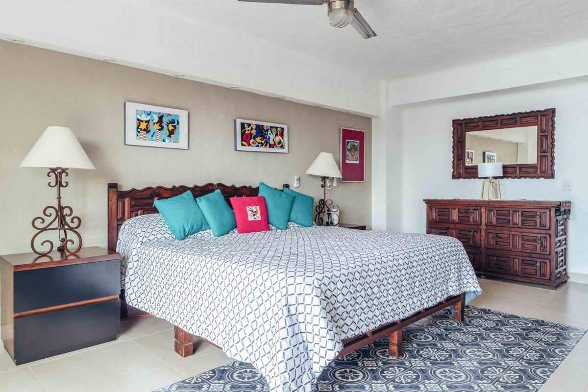 Apartment Ocean View 2br Condo-balcony-beach-pool
