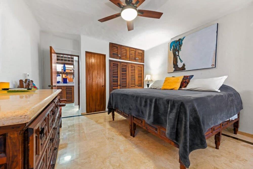 Apartment Ocean View 2br Condo-balcony-beach-pool