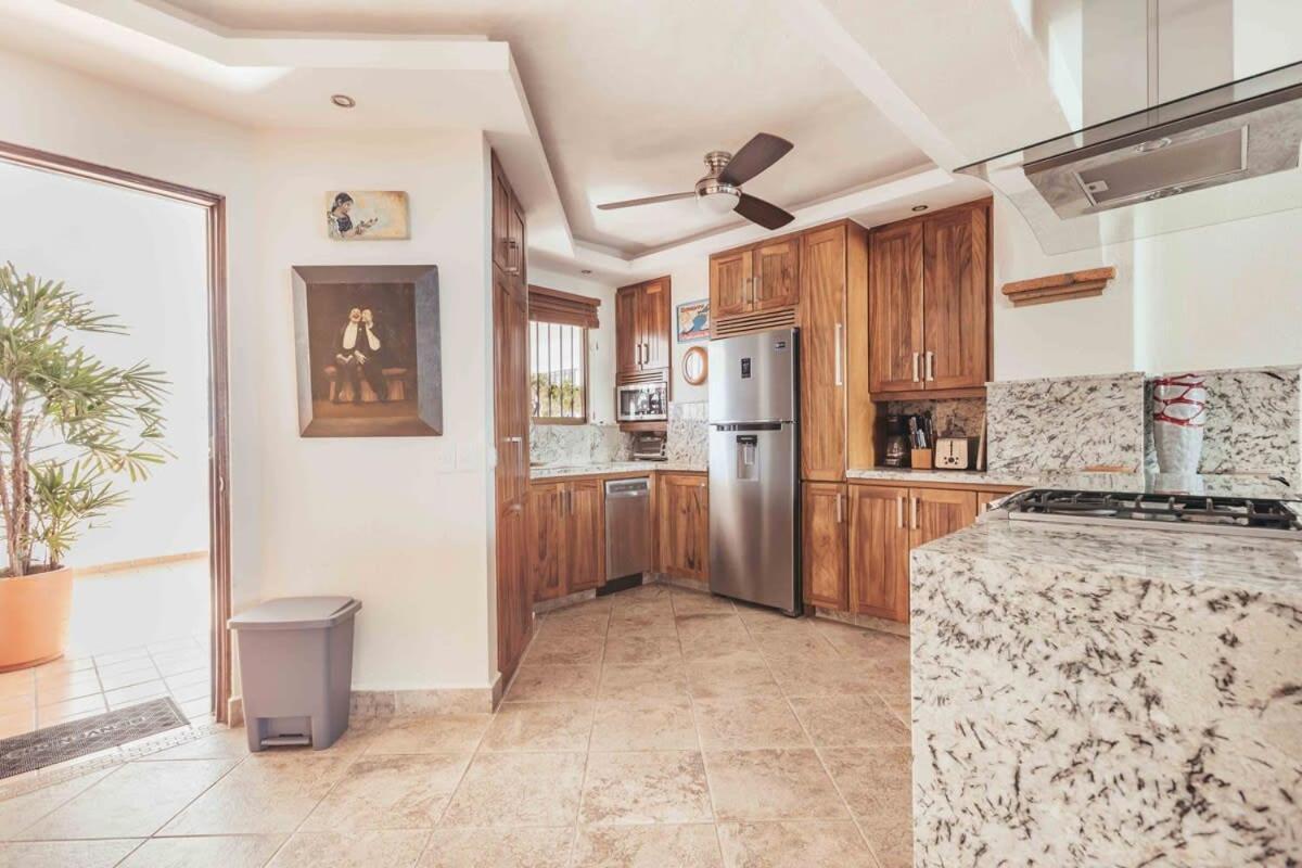 Ocean View 2br Condo-balcony-beach-pool Apartment *