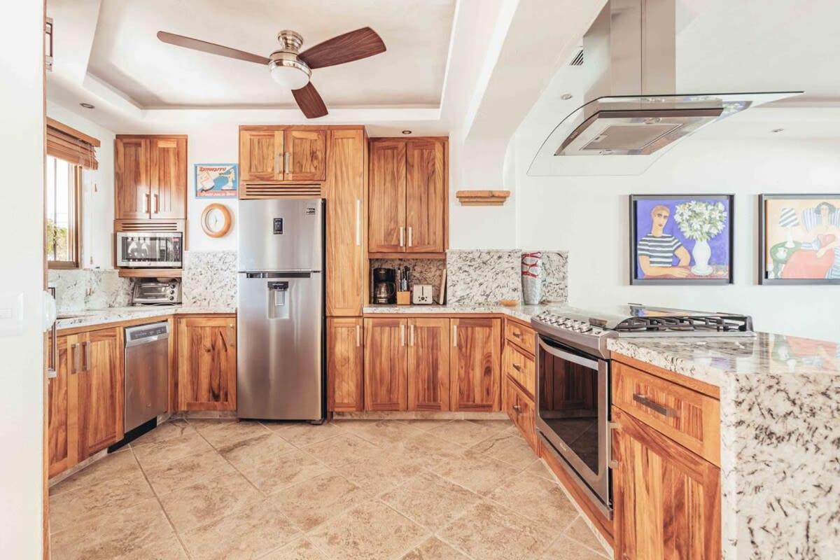 Apartment Ocean View 2br Condo-balcony-beach-pool