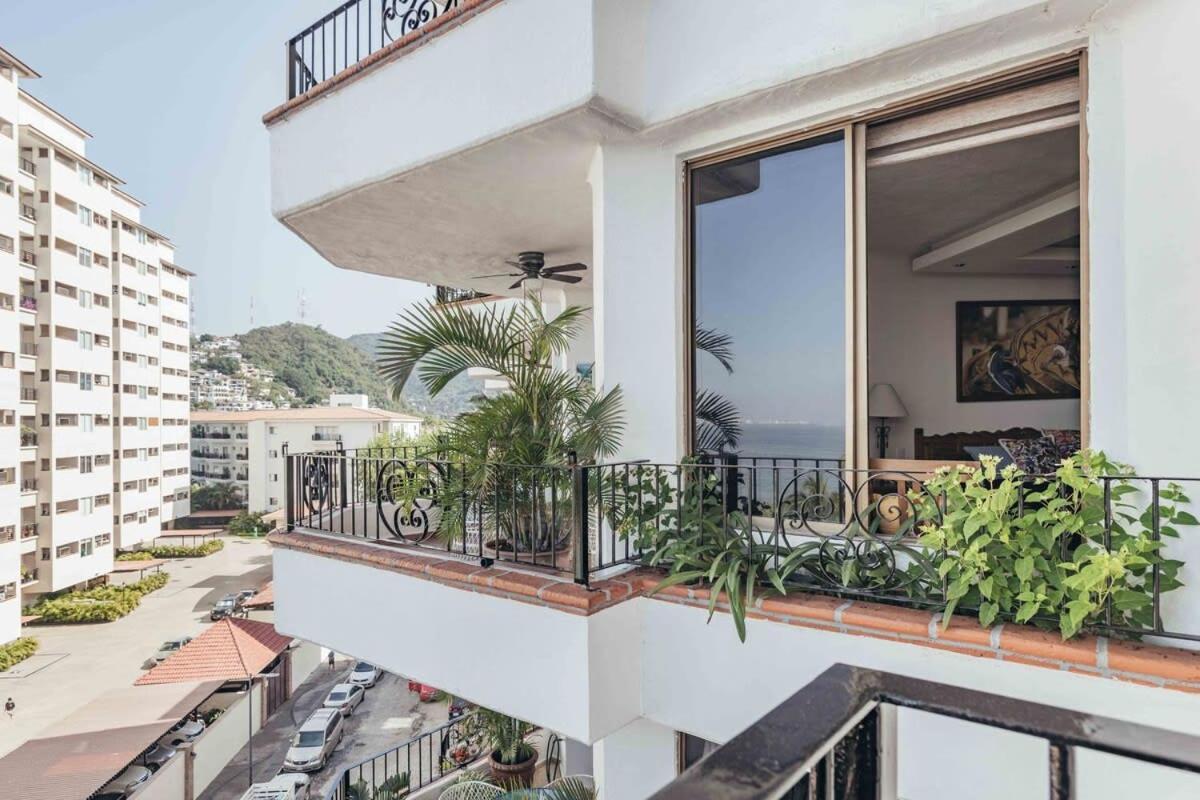 Ocean View 2br Condo-balcony-beach-pool Apartment