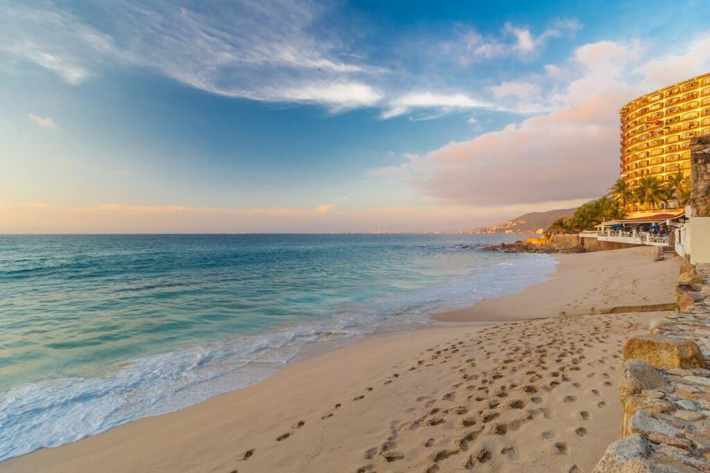 Frente A La Mejor Playa En Vallarta. *