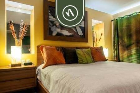 1br With Rooftop Pool - Romantic Zone Apartment